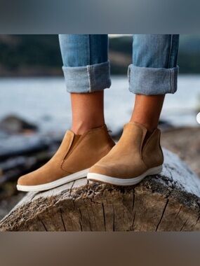 OluKai Hawaiiloa Manu Hope Waterproof Ankle Booties in Tan Size 8.5